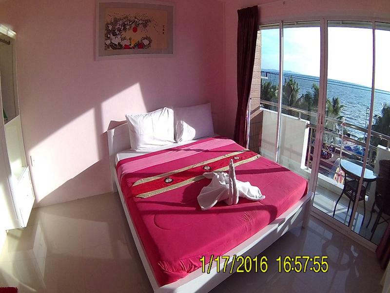 Bird Hotel Chonburi Buitenkant foto