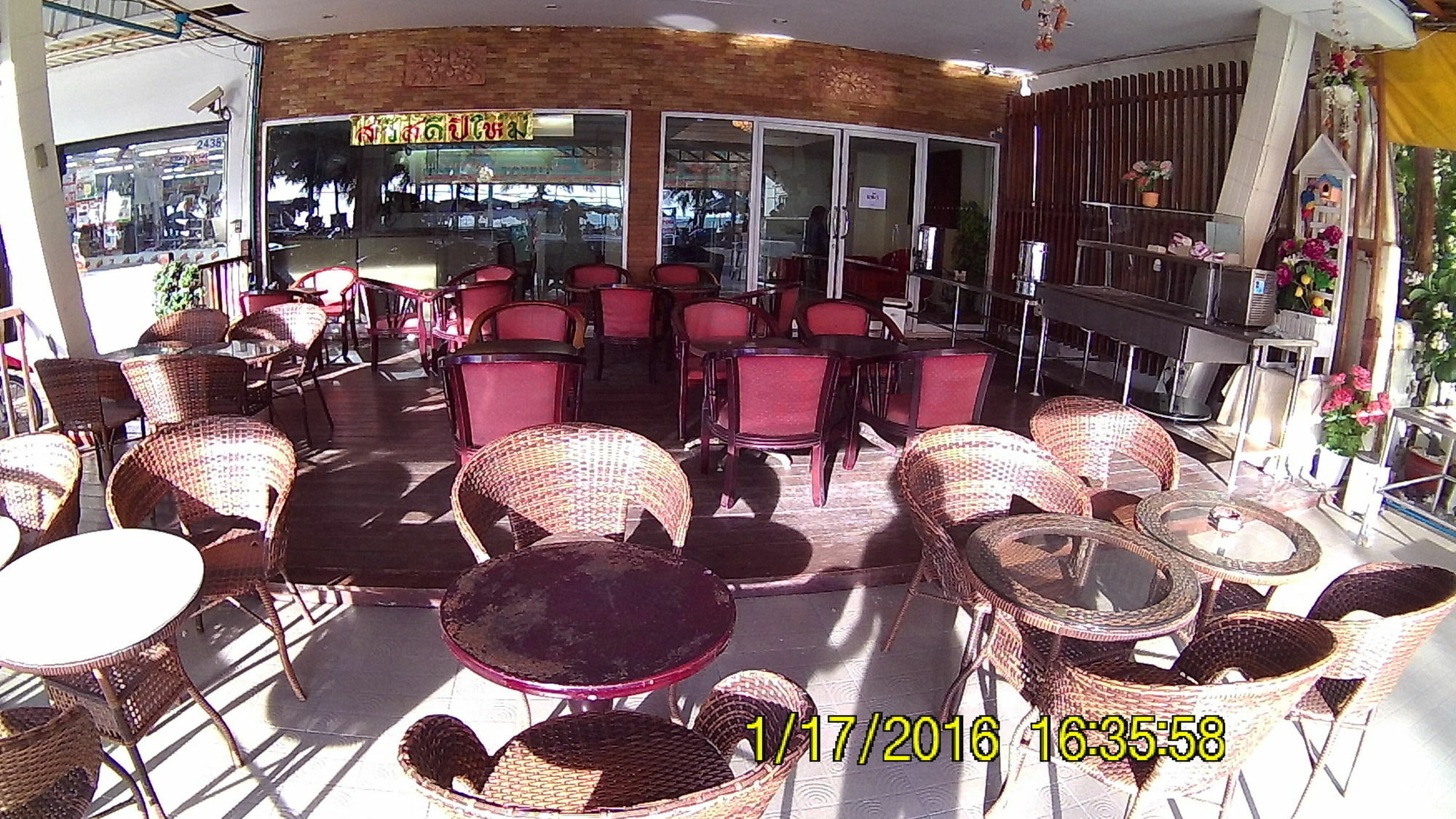 Bird Hotel Chonburi Buitenkant foto